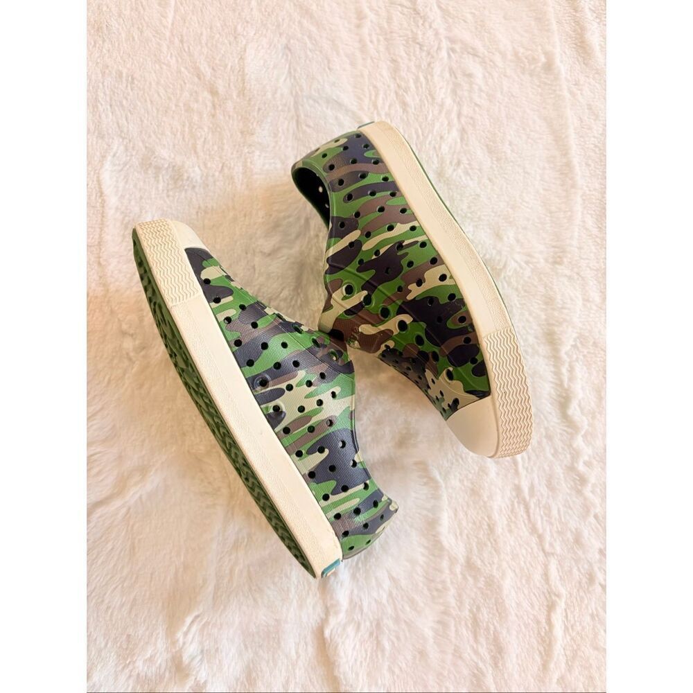 Native Shoes Green Camo size 9C